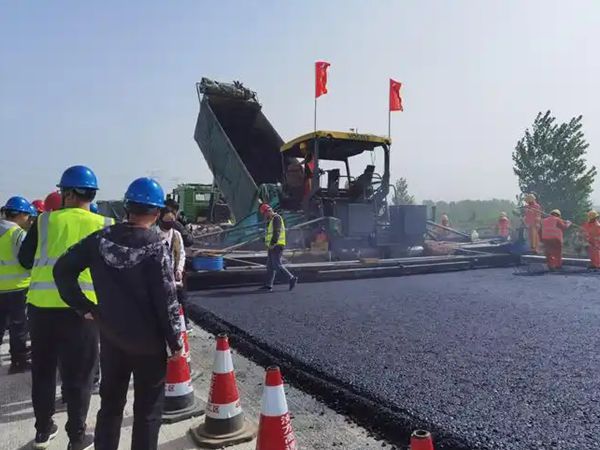 平湖 在杭州怎样找到专业的沥青道路施工公司？这份避坑指南拿走不谢！
